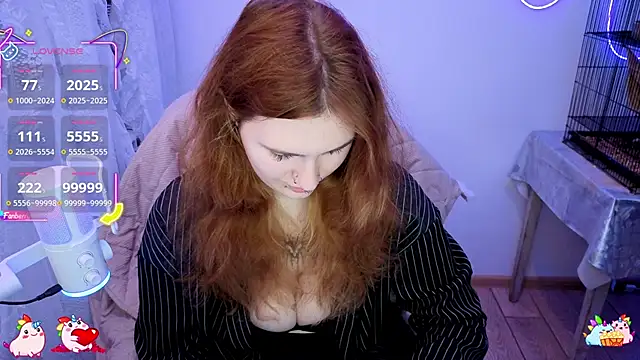  Chlo  e online show from December 3, 2025, 1:42 pm