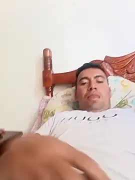 Diego leon27 online show from February 18, 2025, 3:32 pm