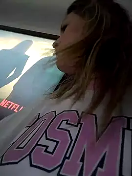 Mia Hampton online show from December 21, 2024, 8:00 pm