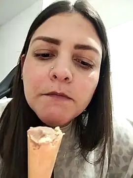 Mia Hampton online show from February 3, 2026, 11:21 pm