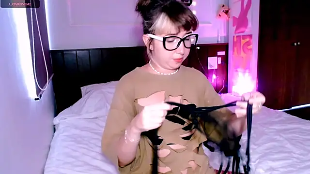 Cosmo Riri online show from September 28, 2025, 6:30 am