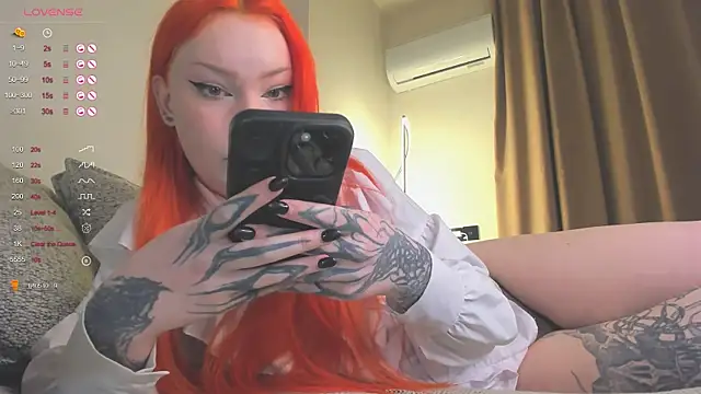 Snapshot of KahasaniTS chatting on December 15, 2025, 4:33 pm KahasaniTS online show from December 15, 2025, 4:33 pm