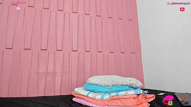 Briana Wells  online show from March 18, 2025, 4:48 pm