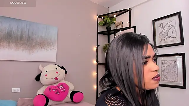 Briana Wells  online show from March 29, 2026, 12:38 pm