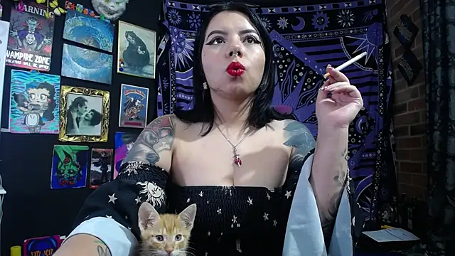 Yourmadame P online show from November 28, 2025, 2:47 am