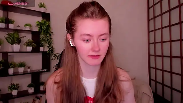 KateCuddle online show from April 27, 2026, 2:42 am