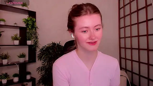 Snapshot of KateCuddle chatting on June 15, 2026, 2:47 am KateCuddle online show from June 15, 2026, 2:47 am