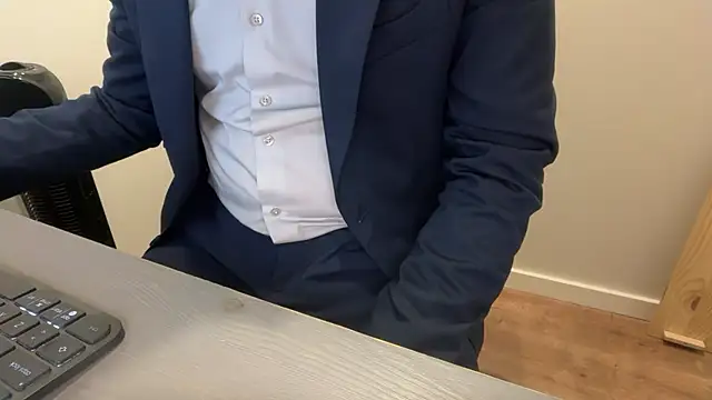 rickyi2023 online show from November 26, 2025, 5:25 pm