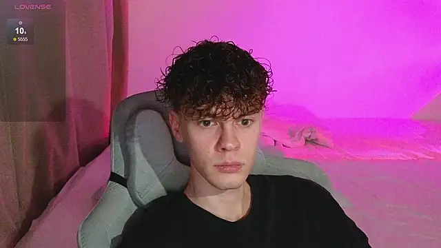 cute thomas online show from March 23, 2026, 5:28 pm