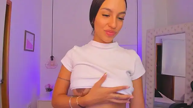 xiomara  cortes online show from February 28, 2025, 7:25 pm