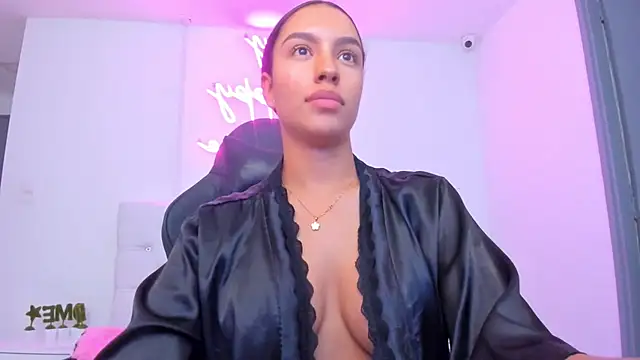 xiomara  cortes online show from November 6, 2025, 12:55 am