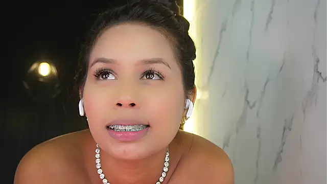 Snapshot of charlotte_01 chatting on February 22, 2025, 6:06 am charlotte 01 online show from February 22, 2025, 6:06 am