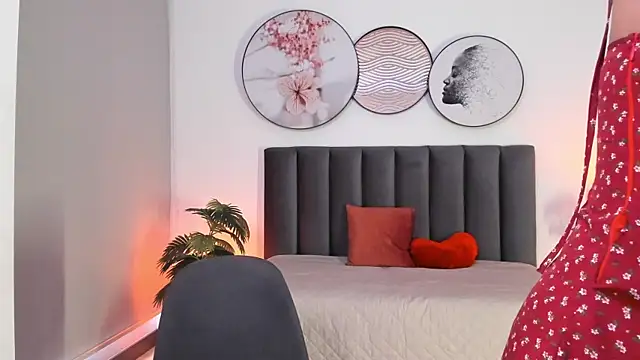 SaharaGarcia   online show from February 4, 2025, 9:31 pm