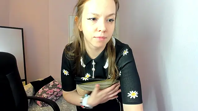 Snapshot of Persephoni chatting on June 25, 2026, 3:27 pm Persephoni online show from June 25, 2026, 3:27 pm