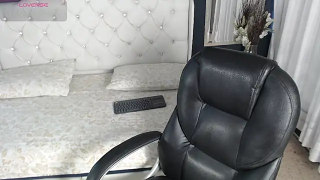 Snapshot of LiaVillalobos chatting on September 25, 2025, 11:14 am LiaVillalobos online show from September 25, 2025, 11:14 am