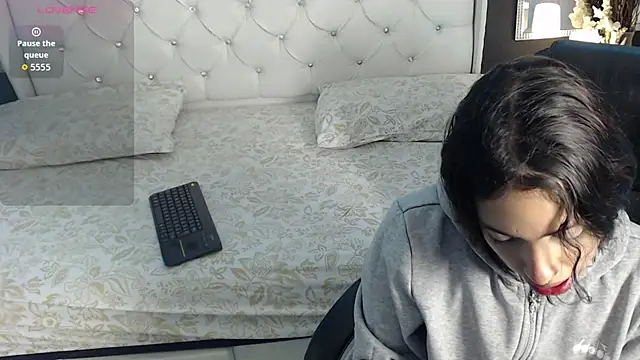 Snapshot of LiaVillalobos chatting on October 17, 2025, 1:03 pm LiaVillalobos online show from October 17, 2025, 1:03 pm