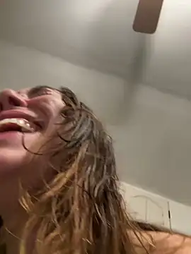 LeaGambit   online show from February 17, 2025, 1:32 pm