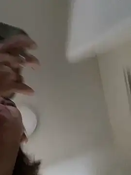 LeaGambit   online show from September 24, 2025, 4:43 pm