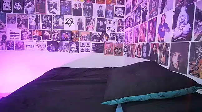 BonnieStardust online show from March 9, 2025, 2:10 pm