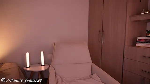 annie24 evans online show from November 25, 2025, 12:32 am