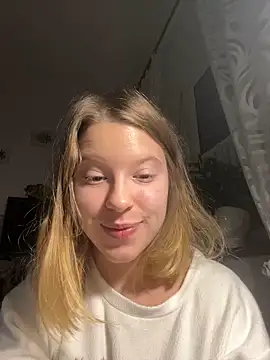 kimczii online show from December 1, 2025, 8:58 pm