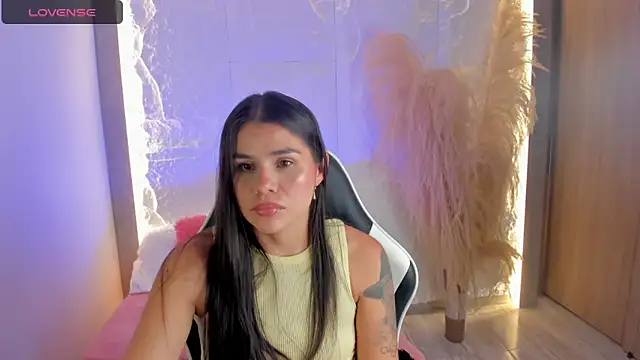 dominique25  online show from April 13, 2026, 3:01 am