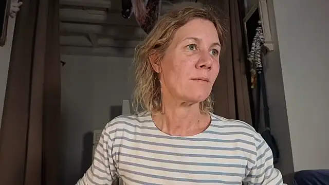 Snapshot of Lola_Belgium chatting on May 23, 2026, 5:17 pm Lola Belgium online show from May 23, 2026, 5:17 pm
