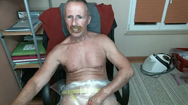 Snapshot of olibrius71 chatting on March 14, 2025, 8:06 pm olibrius71 online show from March 14, 2025, 8:06 pm