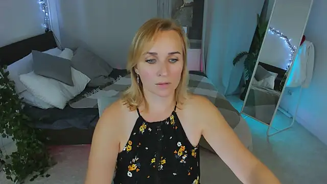 Karinella x online show from September 19, 2025, 9:26 pm