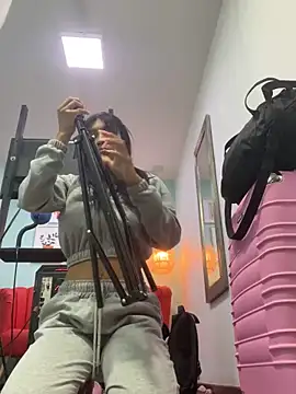 LauraAristizabal online show from February 21, 2025, 6:59 pm