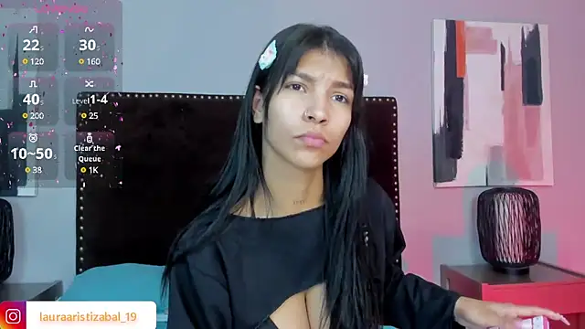 LauraAristizabal online show from March 4, 2025, 1:17 pm