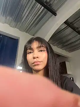 LauraAristizabal online show from March 19, 2025, 1:18 pm