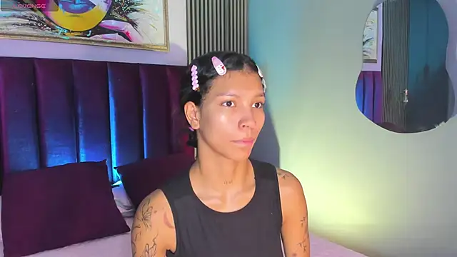 LauraAristizabal online show from October 26, 2025, 12:33 pm