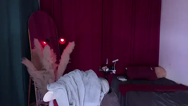 alaia-EDP online show from November 17, 2025, 4:57 pm