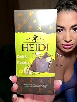 KirstieVegas online show from October 18, 2025, 4:52 pm