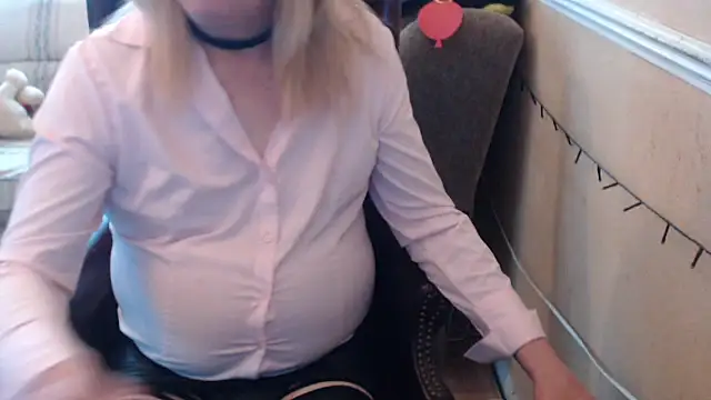 Snapshot of cuminmyknickers chatting on April 11, 2026, 3:16 pm cuminmyknickers online show from April 11, 2026, 3:16 pm