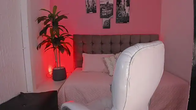 Stefhanyblow online show from March 18, 2025, 10:04 pm