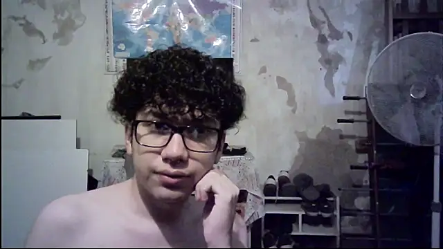 Snapshot of Emv2 chatting on February 25, 2026, 9:02 pm Emv2 online show from February 25, 2026, 9:02 pm