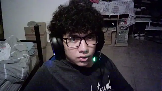 Snapshot of Emv2 chatting on March 10, 2026, 4:06 am Emv2 online show from March 10, 2026, 4:06 am