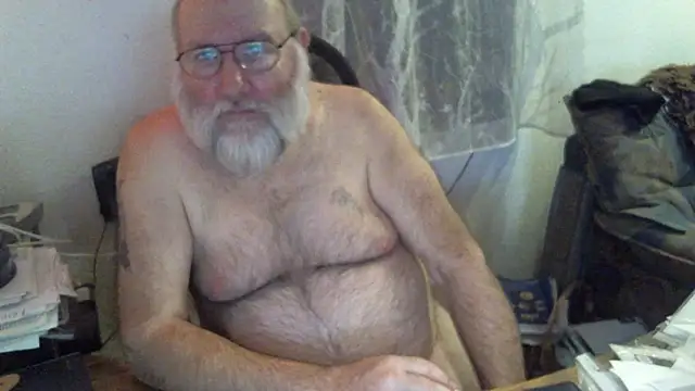 Snapshot of SexySantaC chatting on December 17, 2024, 9:16 pm SexySantaC online show from December 17, 2024, 9:16 pm