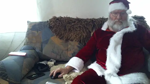 Snapshot of SexySantaC chatting on December 22, 2024, 1:33 pm SexySantaC online show from December 22, 2024, 1:33 pm