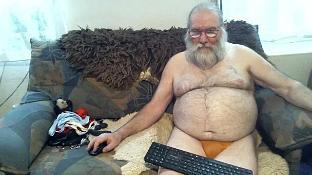 Snapshot of SexySantaC chatting on February 1, 2025, 8:05 pm SexySantaC online show from February 1, 2025, 8:05 pm
