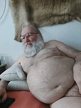 Snapshot of SexySantaC chatting on April 18, 2026, 6:17 am SexySantaC online show from April 18, 2026, 6:17 am