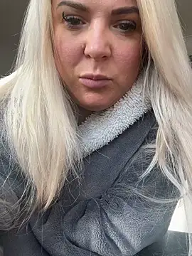 Bustyblondebabe32 online show from March 4, 2026, 9:48 am