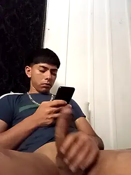 Snapshot of SEBASTHIAN chatting on December 21, 2025, 5:03 am SEBASTHIAN online show from December 21, 2025, 5:03 am