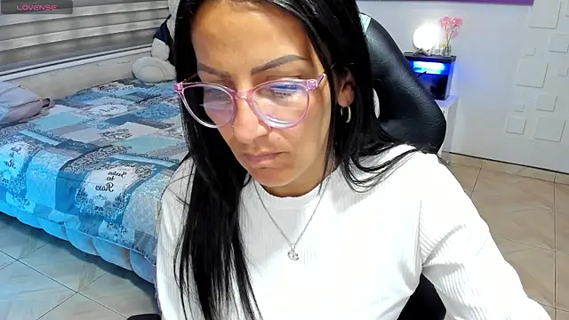 alma blue online show from May 21, 2026, 8:27 pm