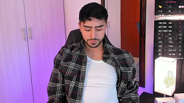 ItsMeEros online show from December 3, 2024, 7:44 pm