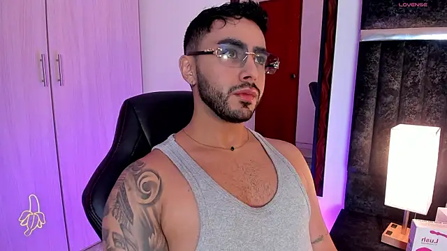 ItsMeEros online show from March 5, 2025, 10:43 pm