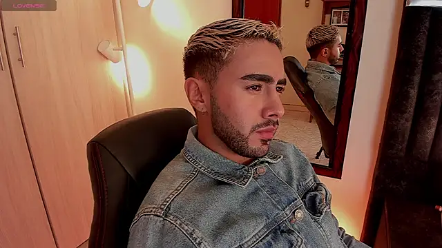 ItsMeEros online show from October 10, 2025, 8:52 pm