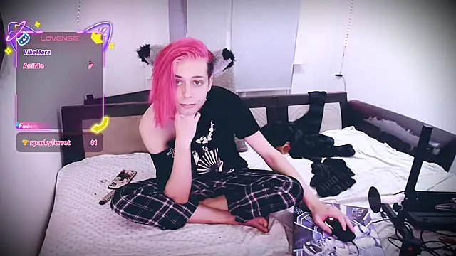 Littlepinkcat online show from December 21, 2025, 4:08 am